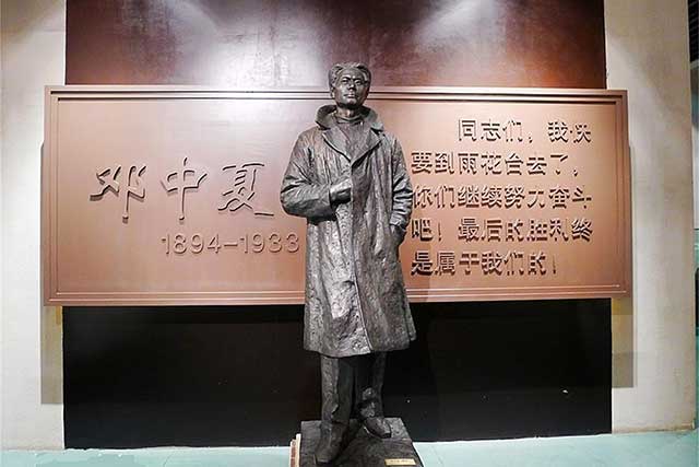 阿坝雕塑